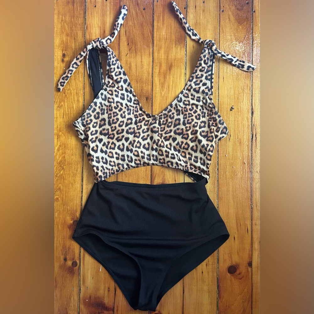 Women’s Large Cheetah Print One Piece Swimsuit